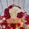 Sac Romance Éternelle, sac rose avec roses bordeaux et crème, boule scintillante et paillettes.
