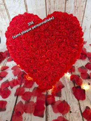 Cœur rouge en roses en mousse sur support bois fait main, sans plaque personnalisée