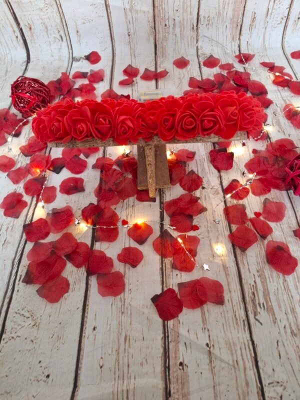 Création florale cœur rouge sans personnalisation, roses en mousse