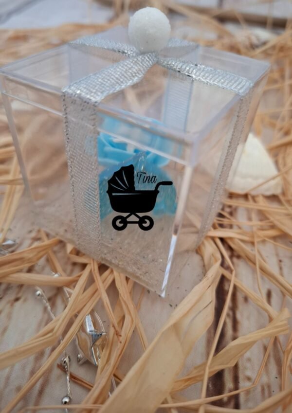 Boîte artisanale Rêve Océanique, décorée de sable clair et d’un dauphin en résine, symbole d’évasion et de sérénité.