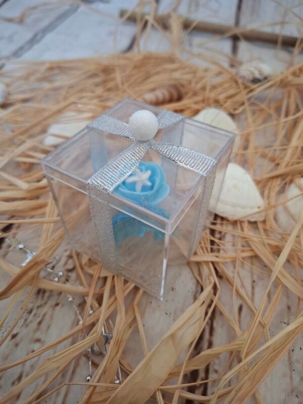 Ambiance bord de mer avec Rêve Océanique, une création poétique en résine transparente et nuances d’azur.