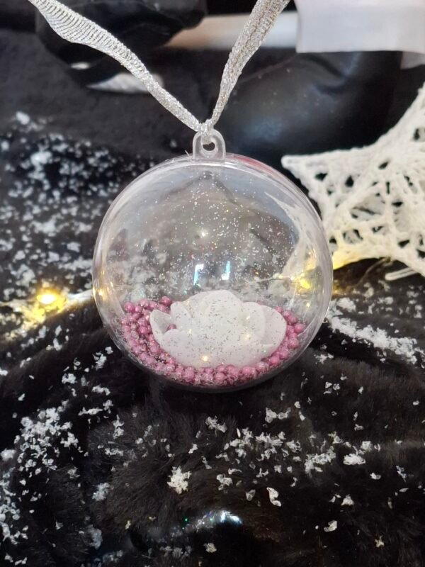 Sphère décorative 6 cm, paillettes fines et ruban élégant autour de la rose.