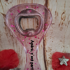 aperitif-verre-boire-phrase-humour-005 Clic & Chic, le décapsuleur rose chic et ludique, peut être décoré avec un prénom ou un petit dessin pour transformer un simple objet en un souvenir inoubliable.
