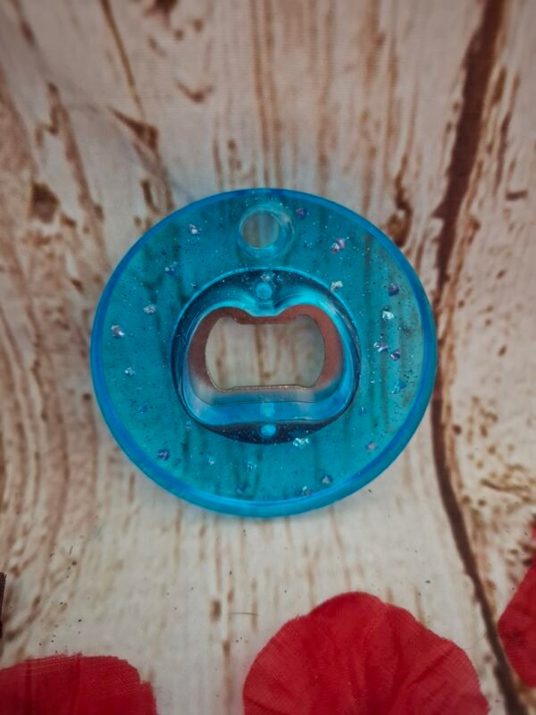 Accessoire pratique et élégant pour ouvrir vos bouteilles, parfait pour vos moments conviviaux et vos apéritifs.