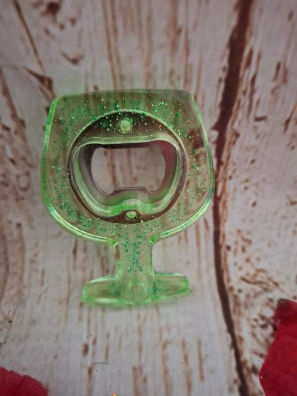 collection-cadeaupersonnalise-modele-creation-artistique-faitmain-surmesure-coloré-lumineux-pierre-brillant-special-005 Pschit & Fun, création unique avec paillettes et finition artisanale, idéal pour surprendre lors d’un anniversaire ou d’une fête.