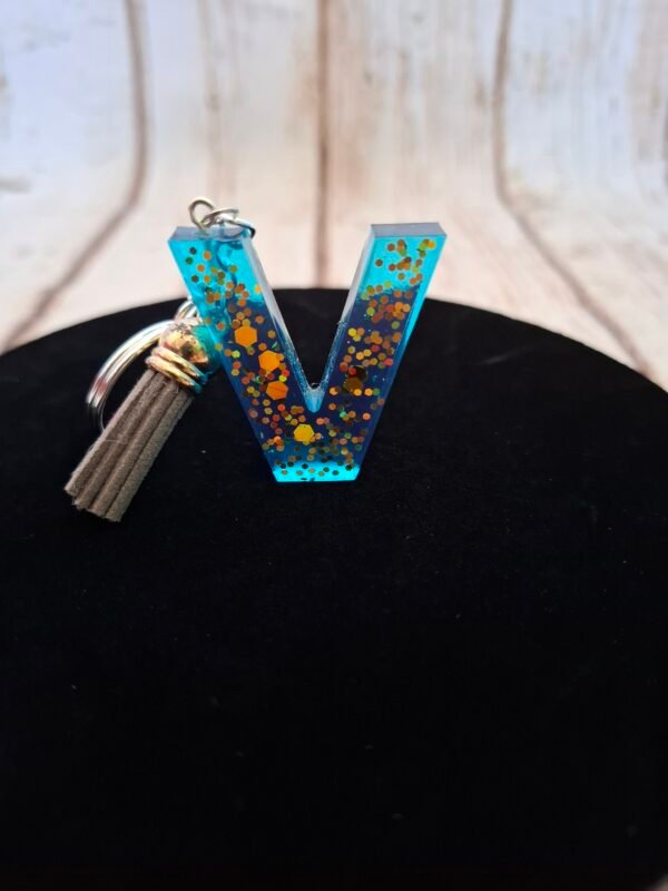 Création miniature en résine aux reflets lumineux, idéale pour offrir à Noël ou Saint-Valentin.