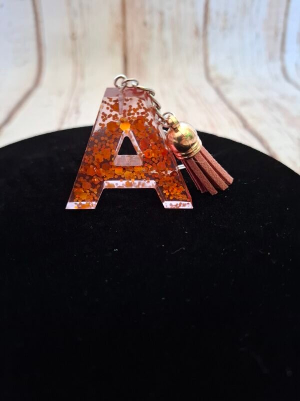 Petit porte-clés A en résine fait main, décoré de paillettes lumineuses, parfait pour offrir ou garder près de soi.