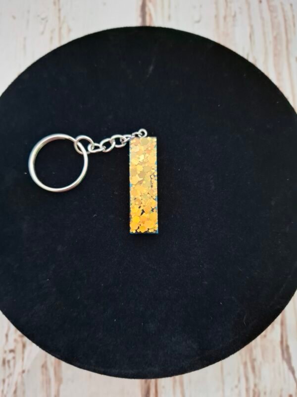 lumineux-scintillant-expedition-creatif-artisanal-brillant-magnifique-005 I en Isyphé, porte-clé en résine travaillé avec minutie, léger et raffiné, idéal pour offrir ou personnaliser un sac ou un trousseau de clés.