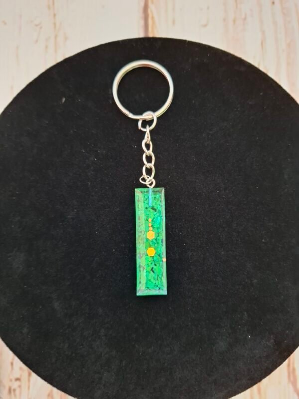 timaiika-bleu-rose-floral-anneaux-attacher-sac-a-main-004 Accessoire I en Isyphé en résine, création artisanale unique, pratique et esthétique, conçu pour embellir vos clés ou apporter une touche élégante à vos accessoires.