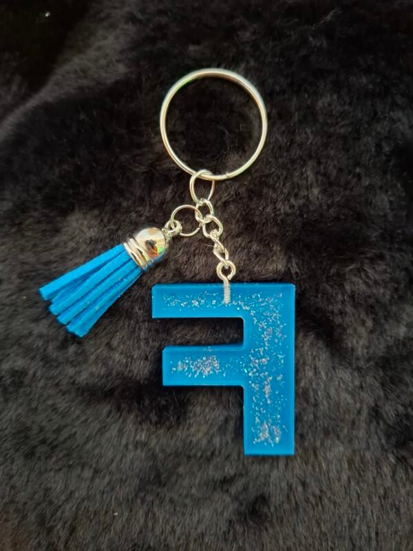 anneau-pompon-chaine-mousqueton-sacs-clefs-trousseau-decoration-souvenir-alphabet-003 Petit bijou lumineux aux reflets subtils, parfait pour offrir un cadeau délicat et mignon, ou pour ajouter une touche brillante à vos accessoires quotidiens.