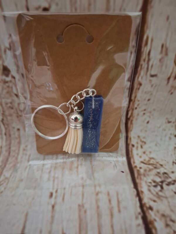 emballage-livraison-brillant-offrir-papa-maman-papi-floral-creatrice-cles-attacher-crochets-005 Léger et travaillé avec minutie, ce petit bijou artisanal offre un rendu raffiné et poétique, parfait pour ajouter une note de délicatesse et de magie à chaque geste ou objet que vous possédez.