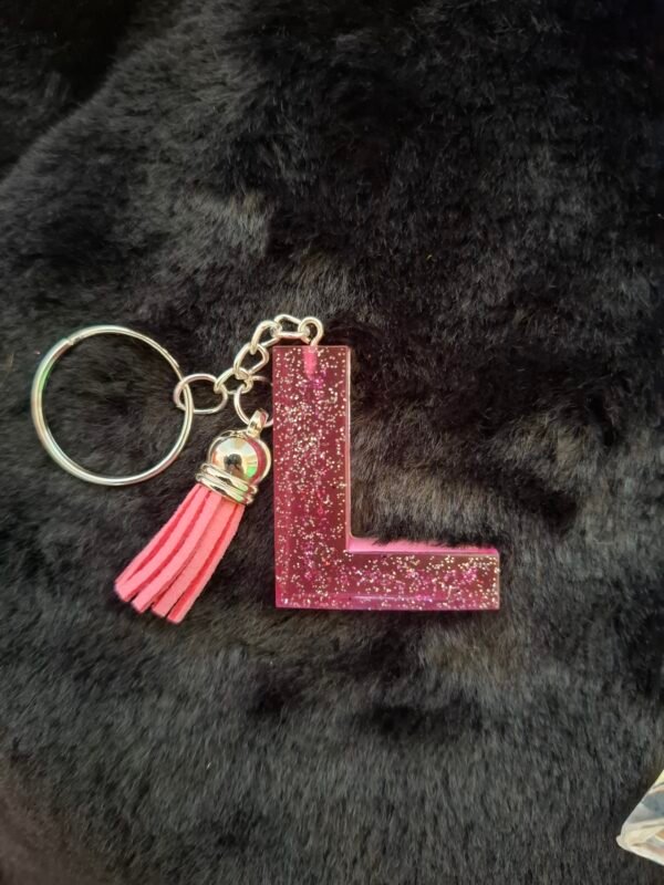 occitanie-expedition-livraison-sud-flower-artisanal-lollyglow-chaines-pompon-anneaux-006 Porte-clés pratique et décoratif, parfait pour cadeau d’anniversaire, Saint-Valentin ou toute occasion spéciale, à offrir ou conserver.